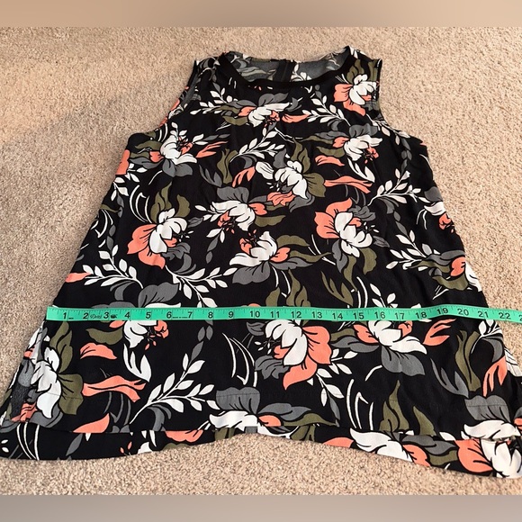 LOFT Sleeveless Tank Top Blouse. Size M - Picture 7 of 9